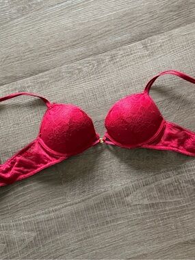 Victoria’s Secret Very Sexy Red Lace Push-Up Bra 34A